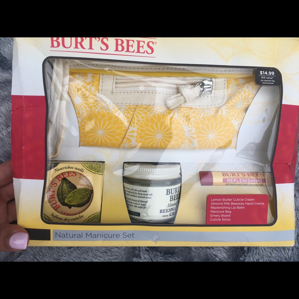 Burt’s bees manicure set